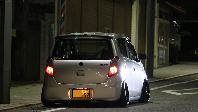 アルトの街灯の下の愛車・ピックアップお願いします・黒ホイールの撮影は難しい・格好番長・チキン仕様ちうに関するカスタム事例の投稿画像2枚目