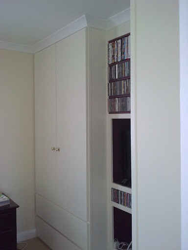 Built-in wardrobe and drawers