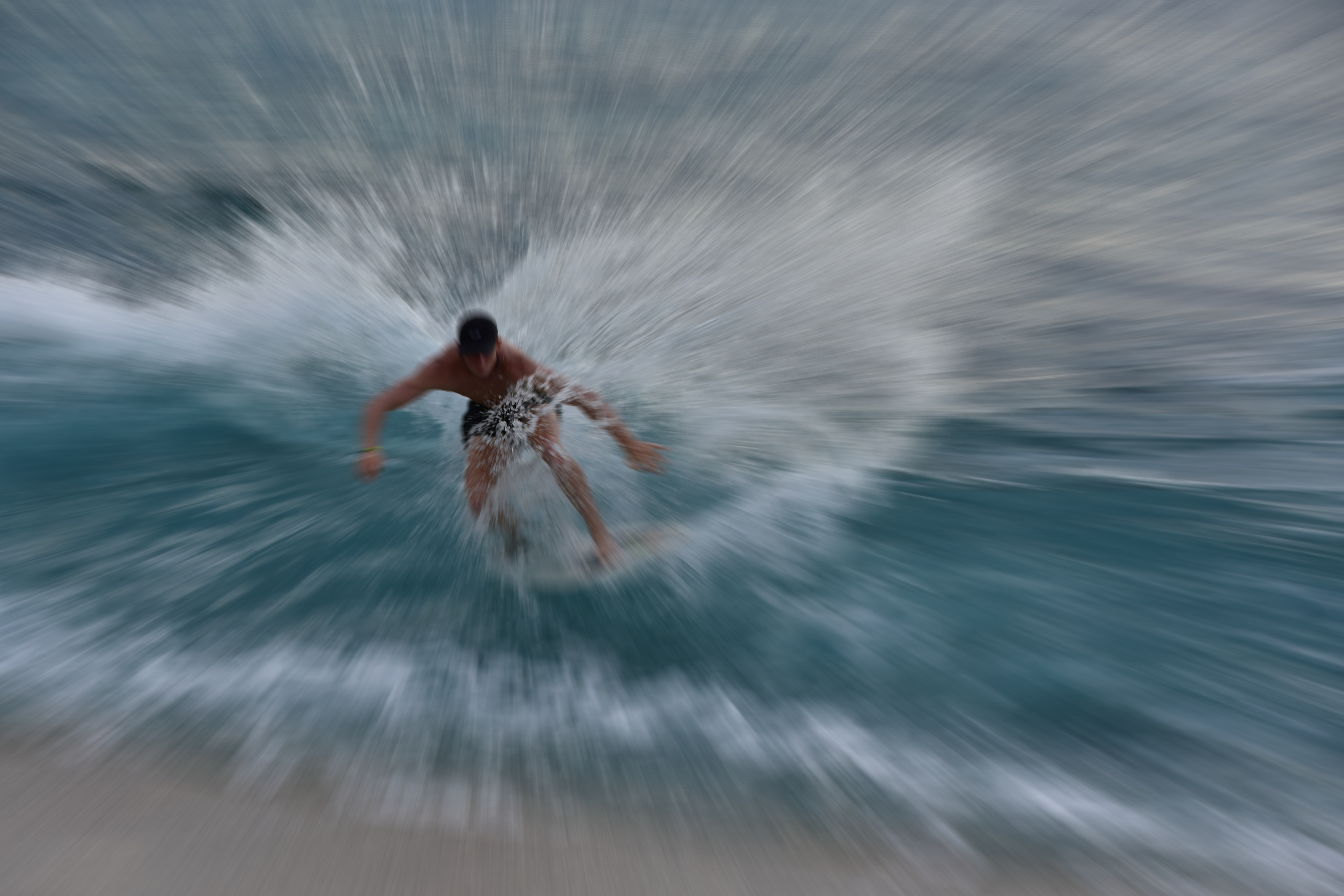 Giovane surfer nell'Oceano Indiano di Michele Sersale