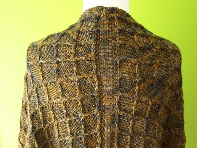 Lattice shawl
