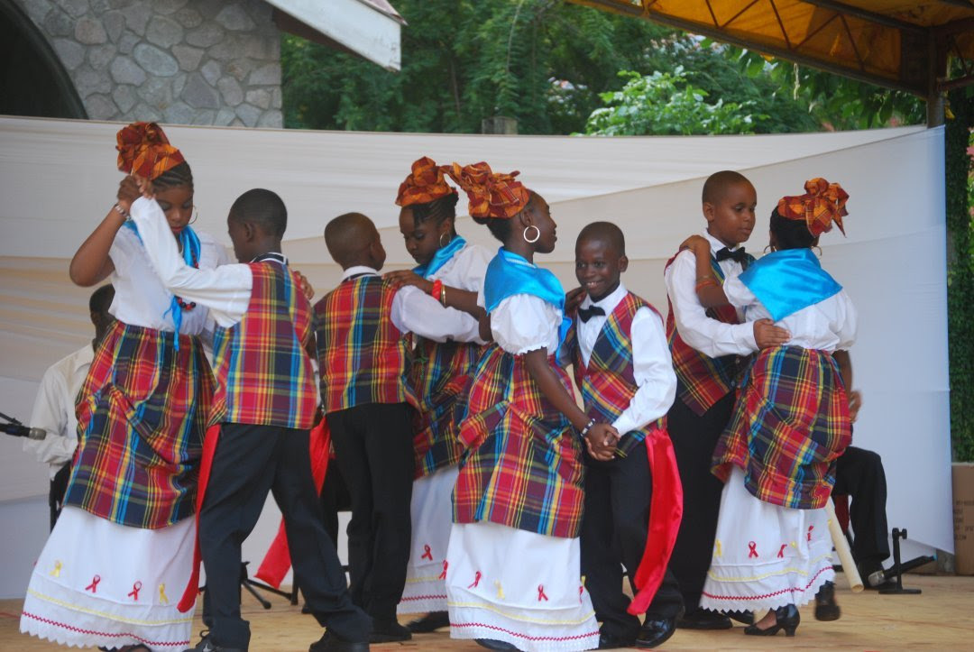 US VIRGIN ISLANDS: CARIBBEAN PEOPLE OF BEAUTIFUL CRYSTAL-BLUE WATERS