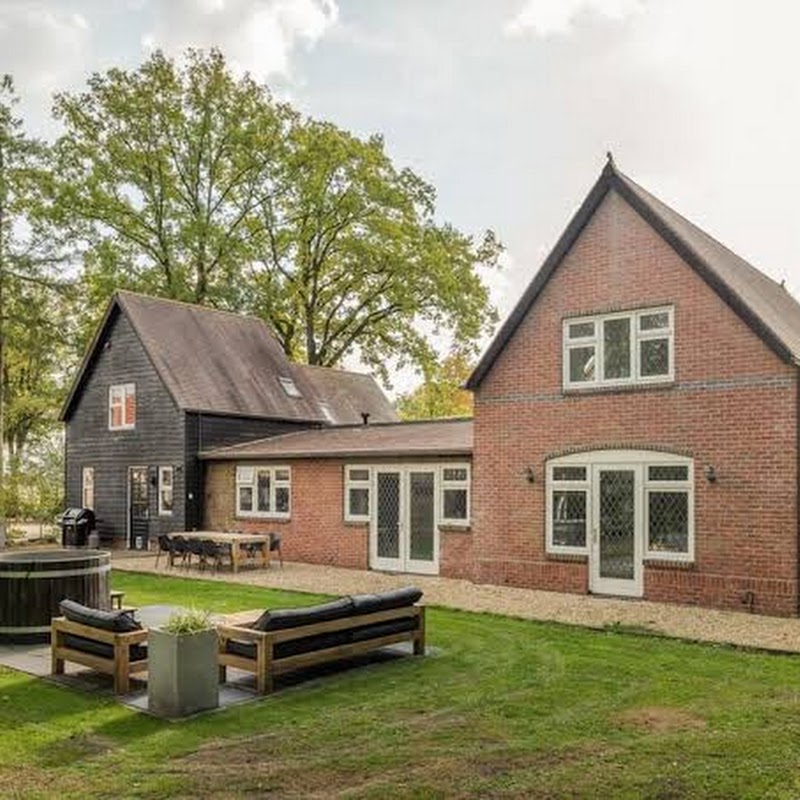 Beautiful English Villa with hottub