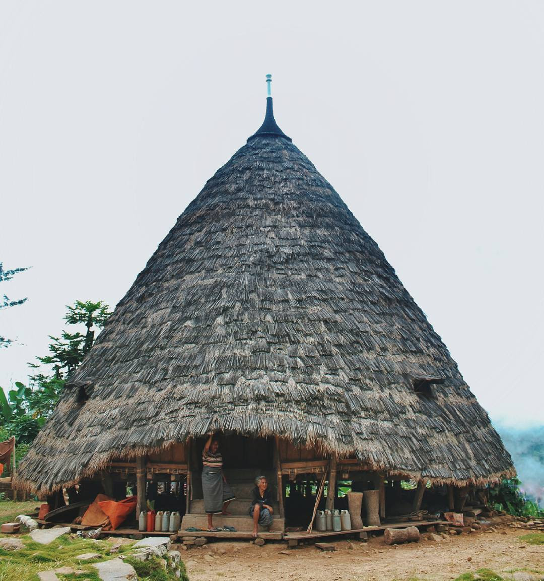 Rumah Adat Wae Rebo - Gambar C