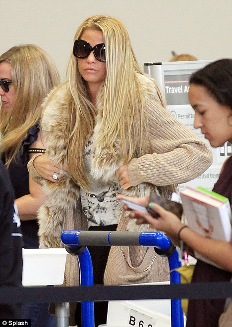 http://i.dailymail.co.uk/i/pix/2011/12/12/article-2072951-0F24D1A500000578-101_468x661.jpg