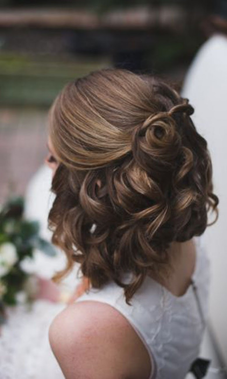 Featured image of post Coiffure Pour Cheveux Court Pour Mariage Votre coiffeuse trouvera aussi des coiffures id ales pour les cheveux courts