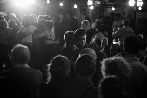 dejemos que el tango arregle al mundo