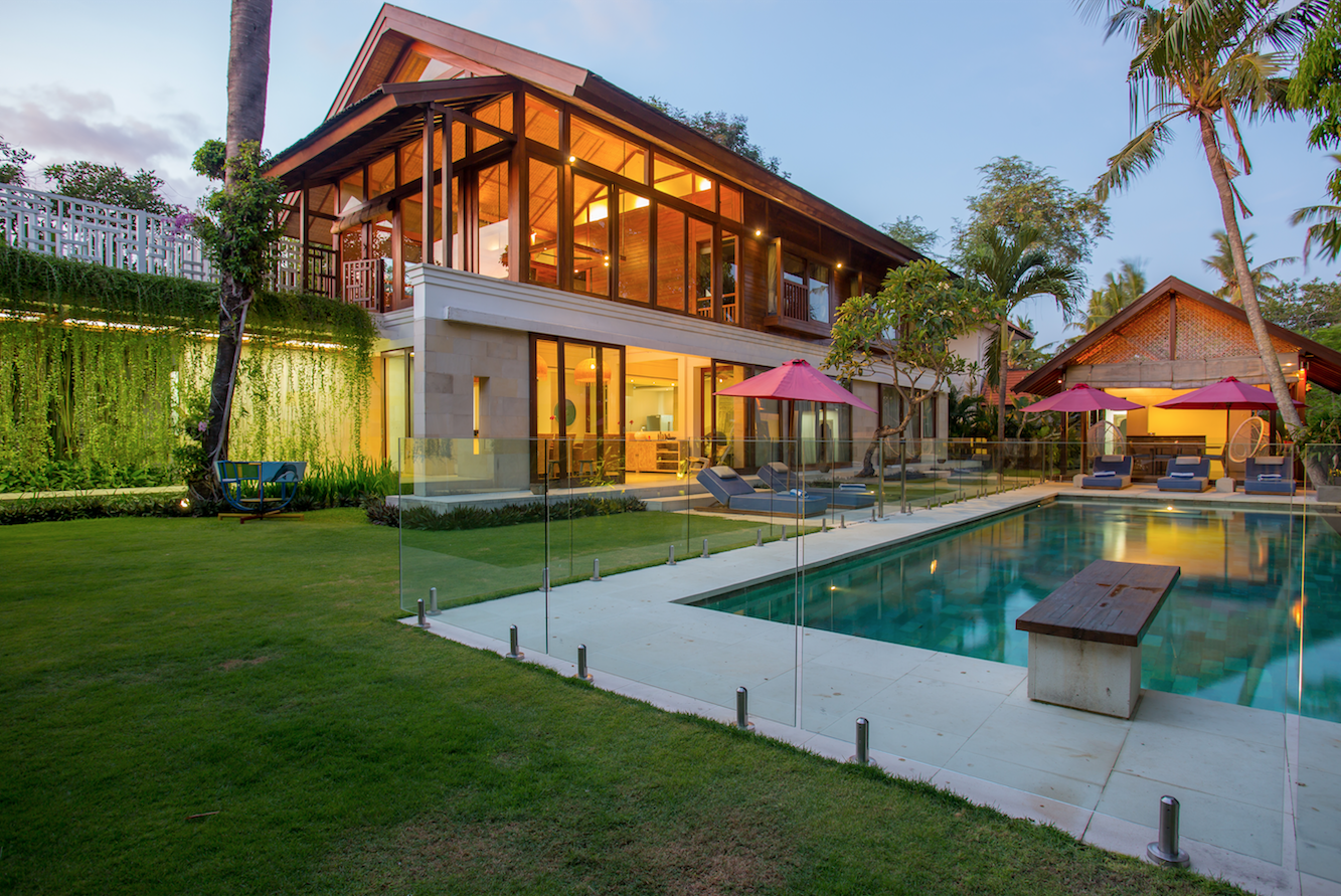 Download Deluxe Villa Batu Sari Gif