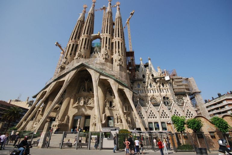 La Sagrada Familia La Sagrada Familia