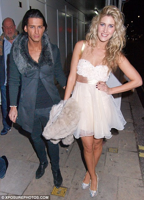 http://i.dailymail.co.uk/i/pix/2011/11/30/article-2067974-0EFE5C3F00000578-222_468x651.jpg