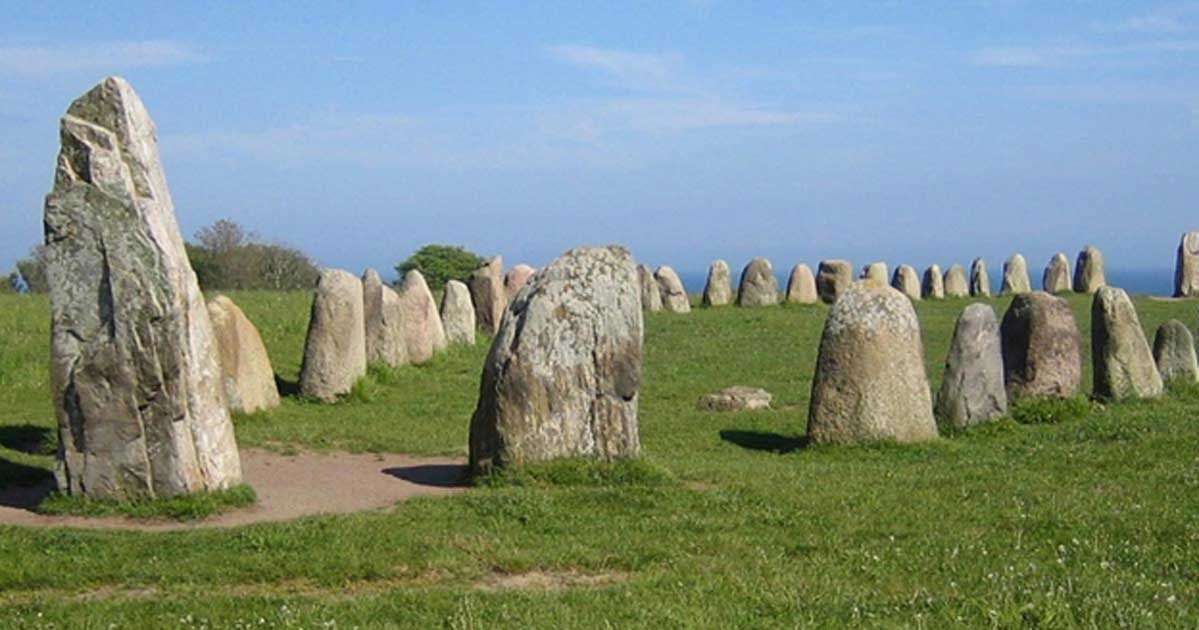 Navegando rumbo al más allá: los Misteriosos Barcos de Piedras de la región báltica