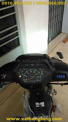 Honda Wave lên đồng hồ xem giờ và báo Volt tròn