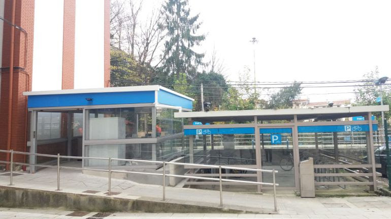 Rampa de acceso a la estación del "Topo" del Paseo de Colón por la calle Cipriano Larrañaga.