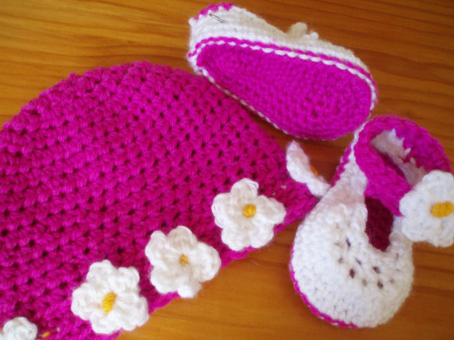 Crochet Pattern Spring Baby Booty Shoes and Hats - Littlewhiteduck Crochet Pattern Spring Baby Booty Shoes and Hats - Littlewhiteduck