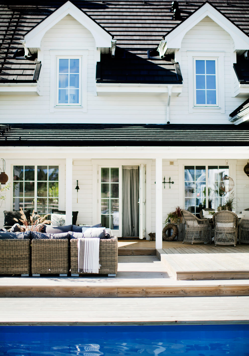 Decordemon: a horse farm in new england style with influences from ...