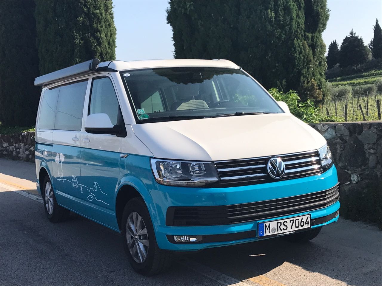 Фольксваген купить в рязани. Volkswagen t6. Фольксваген Мультивен т5. Фольксваген Мультивен т6 белый. Volkswagen Multivan t5 двухцветный.