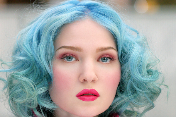 10 Stunning Hairstyles for Powder Blue Curly Hair - wide 1