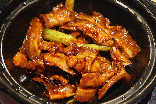 Wok-fried pork belly with salted fish 咸鱼花腩锅