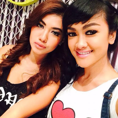 Kumpulan Foto Hot & Seksi Della, Adik Julia Perez yang Bertato - Berita