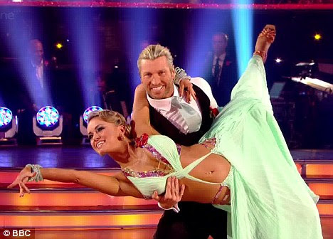 Dança amigos: Russell revelou que ele apenas "clicado" com o colega SCD estrela Robbie Savage e foi convidado para ser seu padrinho por sua mãe
