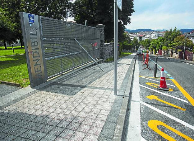 En obras. Los trabajos han arrancado por la parte cercana a la calle Jacobo Arbelaiz, en la que se verán afectadas tanto la circulación en su último tramo como algunas plazas de aparcamiento./F. DE LA HERA