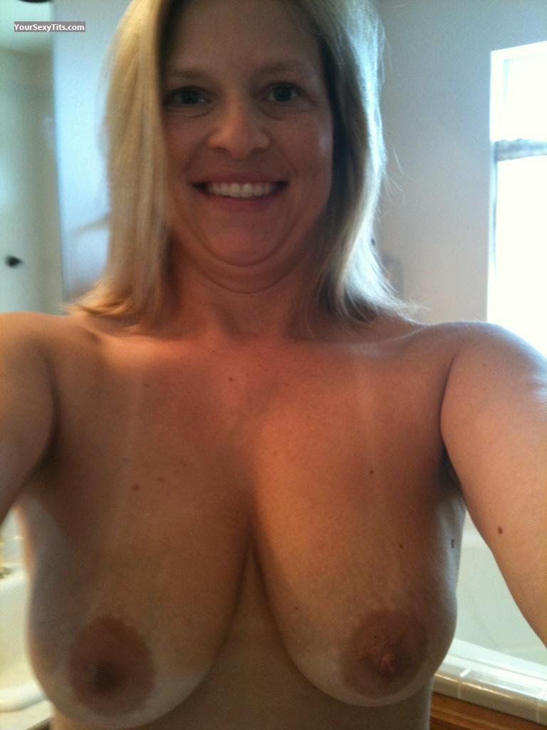 Pictures Of Medium Sized Boobs | xNakedPorn