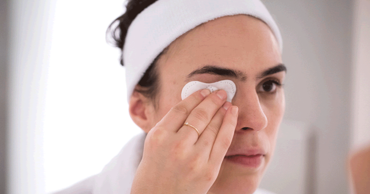 How To Remove Your Makeup The Dermatologist Way