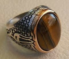 La BAGUE VAUDOU SHAHA est préparée avec des POUVOIRS MYSTIQUES TRES PUISSANTES DE MAGIE DE HAUTE MAGIE VAUDOU et priecieuse . Elle est préparée pour les gens qui veulent changer leur vie. Les rois du passé qui portaient cette BAGUE MAGIQUE VAUDOU étaient Braves, prospère, Heureux, Sains, protégés de toutes sortes de dangers, magique, maladies et vivaient une vie très luxueuse, obéissaient, personne ne savait ce qui était spécial d'eux mais je veux dire aux gens qu'ils étaient juste normal mais parce qu ils avaient cette BAGUE MAGIQUE VAUDOU qui étaient préparée par les Gourous de ce temps le monde les obéissaient et ils vivaient une vie de suces. Je veux aider les gens pour qui ils peuvent utiliser cette BAGUE MAGIQUE VAUDOU et changer leur future. La liste des tâches que la BAGUE SHAHA peut faire est pleine, mais je cite juste quelques une :Elle protégera le porteur contre la magie noire, les esprits mauvais, des démons, les yeux mauvais, des sorcelleries, des accidents, des animaux et air empoisonnée.Elle protégera le porteur contre les ennemies, les maladies dangereuses et sur les champs de bataille. Cette BAGUE MAGIQUE VAUDOU guérira toutes sortes de troubles de dents, de l'estomac, du froid, du sang et de la fièvre. Elle guérira toutes sortes de blessures.Elle apporte la chance.Le porteur de cette BAGUE MAGIQUE VAUDOU attirera le sexe opposé qu'il ou qu'elle vous aime.Le porteur de cette BAGUE MAGIQUE VAUDOU gagne en coursse de chevaux, piscine, et de lottos. Elle rend le porteur riche et prospère.Elle apporte la fortune, la renommée, une bonne santé, honneur et succès en voyages. Pour vois vos desirs se realisé , alors commander cette bague. LA BAGUE MAGIQUE VAUDOU SHAHA