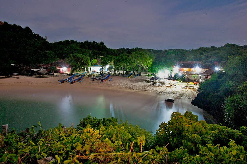 Gambar Pemandangan Pantai Malam Hari