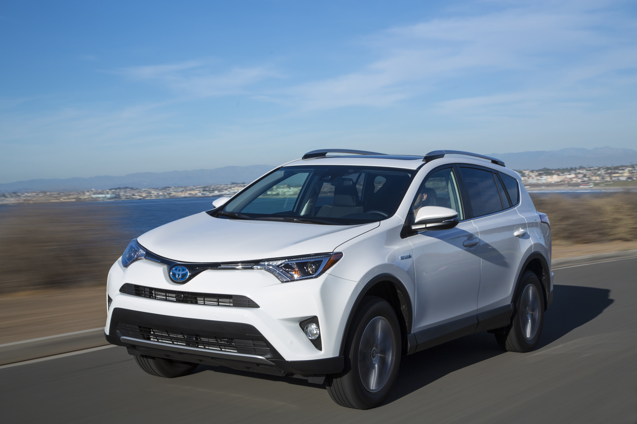RAV4 vs. CRV: 6 Reasons to Go Toyota and 6 More to Get the Honda RAV4 vs. CRV: 6 Reasons to Go Toyota and 6 More to Get the Honda