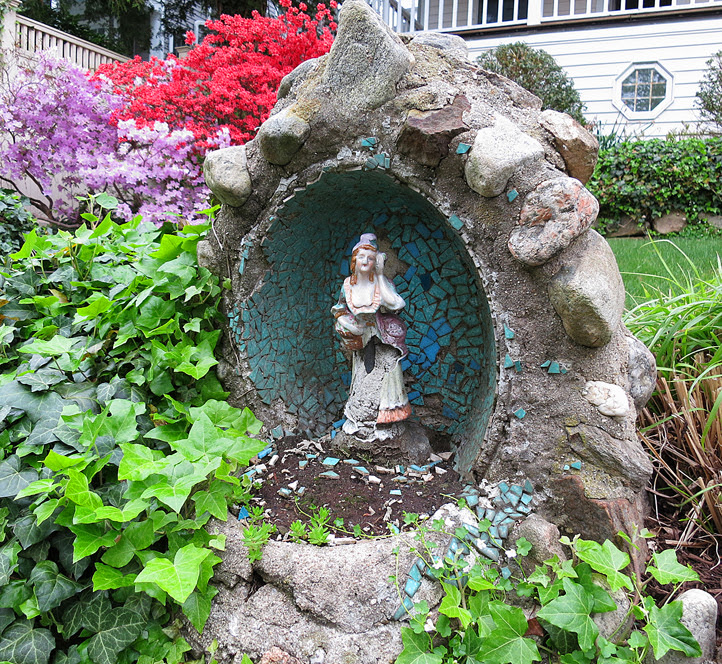 Azalea Colors, Crafty Projects, and A Garden Niche - The T ...