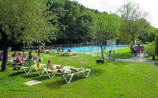 Renovación. Imagen de archivo de la piscina del Tenis Txingudy, que va a ser renovada.