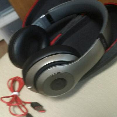 最高の画像 優雅 Beats Solo2 Wireless 偽物