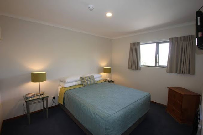 Reviews of Breakers Motel in Whangamata - Night club