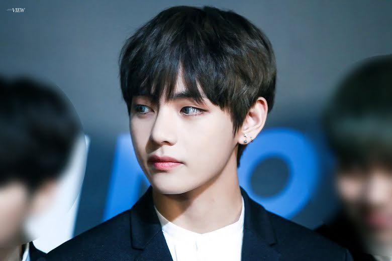 8. Taehyung's Blue Hair Inspires Trend on Social Media - wide 4