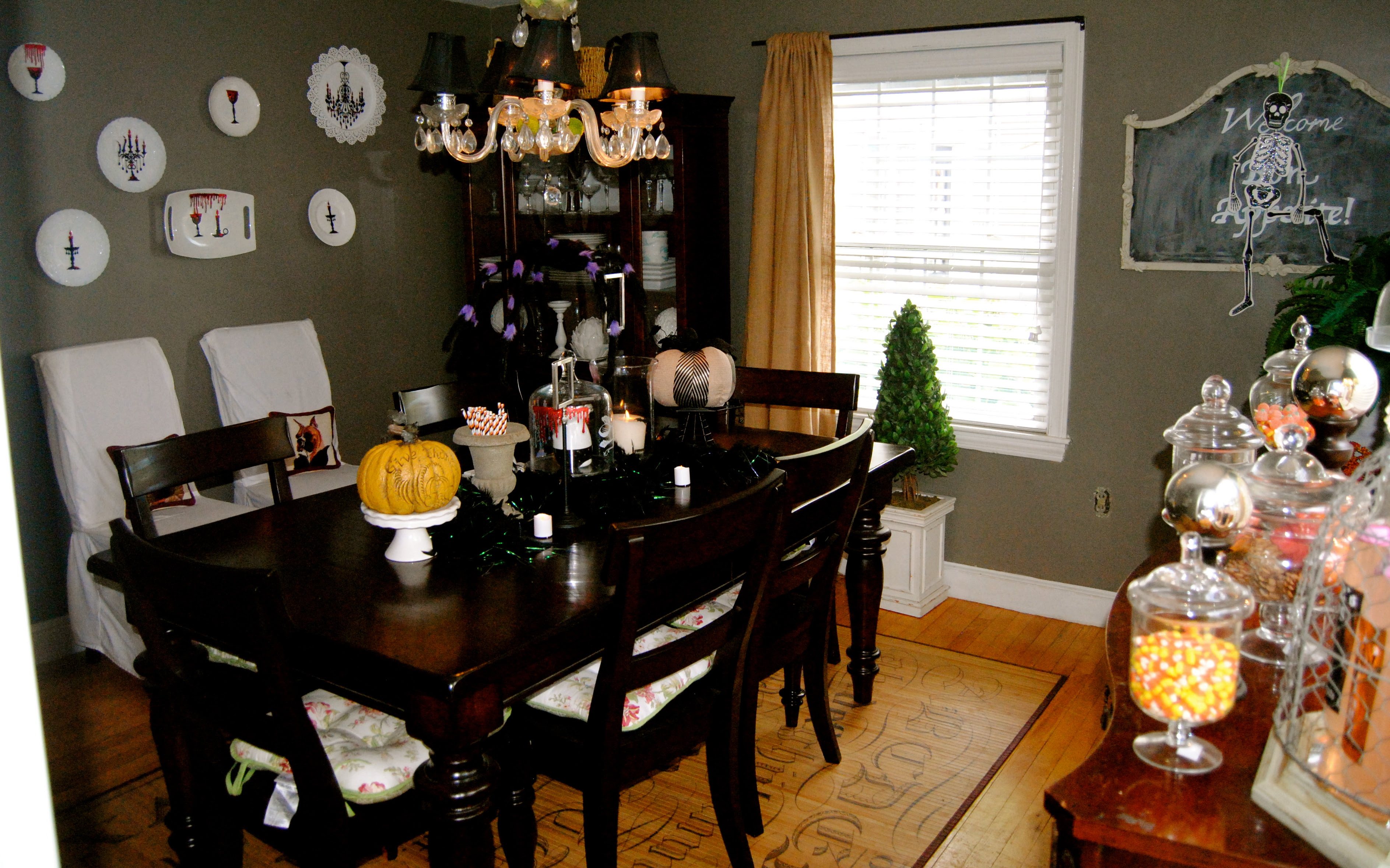 witchy halloween dining room