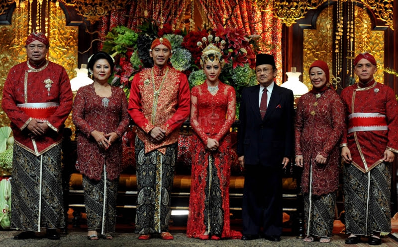 45 Model Baju Kebaya Orang Tua Pengantin Terbaru 2019 