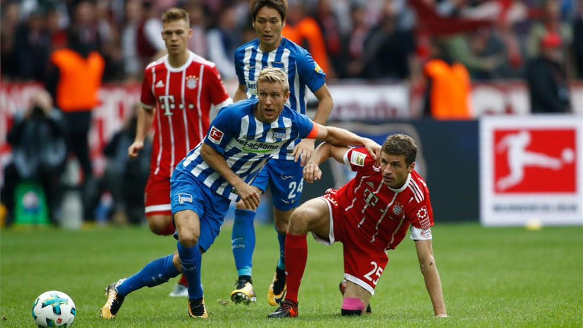 El Bayern se deja dos puntos en Berlín (2-2); el líder Dortmund no falla en Augsburgo (1-2) El Bayern se deja dos puntos en Berlín (2-2); el líder Dortmund no falla en Augsburgo (1-2)