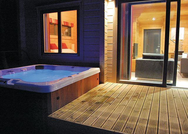 Lodges With Warm Tubs Inside The Room Willa Miller