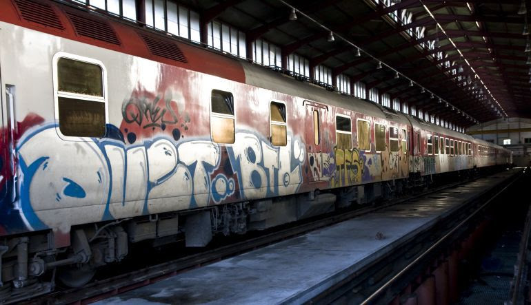 Imagen de archivo de otro tren pintado por grafiteros 