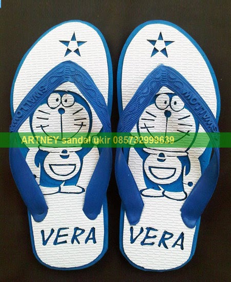 11 Gambar Doraemon  Di Sandal 