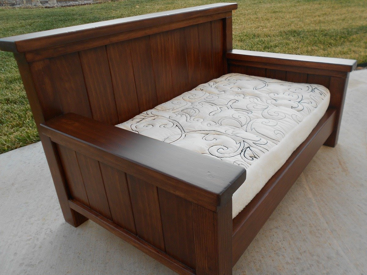decosee-queen-size-daybed-frame