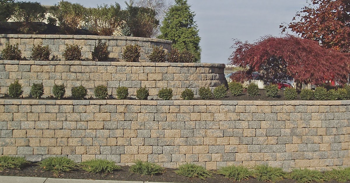 Cinder Block Landscape Wall / How to Build a Concrete Block Retaining