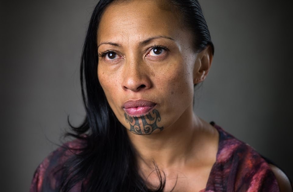 Woman Maori Chin Tattoo - Best Tattoo Ideas
