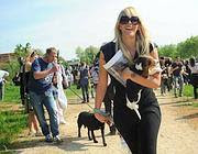 Gli animalisti in azione a Montichiari Gli animalisti in azione a Montichiari