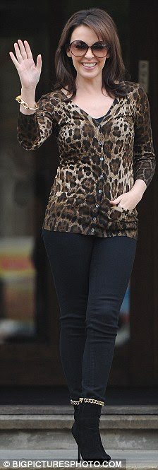http://i.dailymail.co.uk/i/pix/2011/11/10/article-0-0EBFC14700000578-412_224x665.jpg