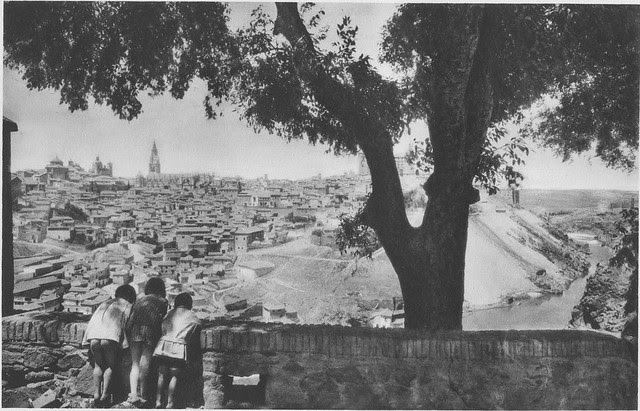 Vista de Toledo desde el enorme almez de la Ermita del Valle hacia 1925. Fotograbado de Friedrich Christiansen
