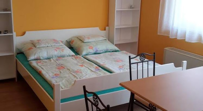 Nyitvatartás: Krisztina Apartmanok B