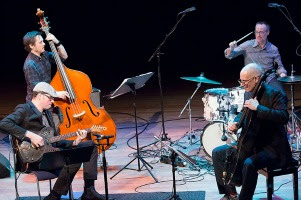 Erik Friedlander's Bonebridge Band in het Natlab (foto: Cees van de Ven)