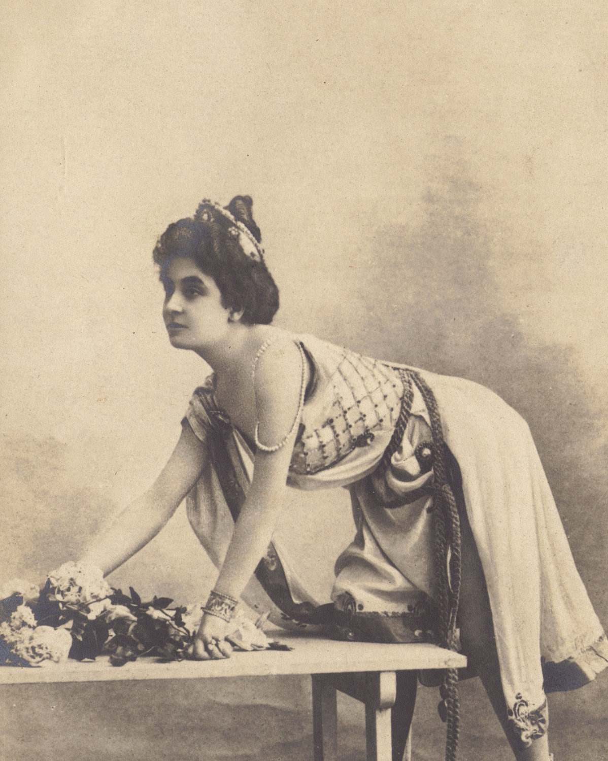 Red Poulaine S Musings Artiste J Boie In A Provocative Pose Circa 1900 By Reutlinger