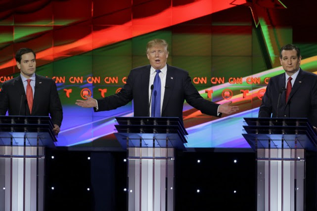 Débat républicain: Trump attaqué sur l'immigration Donald Trump, entouré de Marco Rubio et Ted... (Photo David J. Phillip, AP)